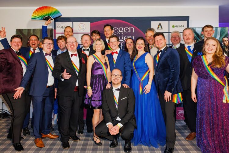 Das Organisationsteam des Regenbogenballs 2026